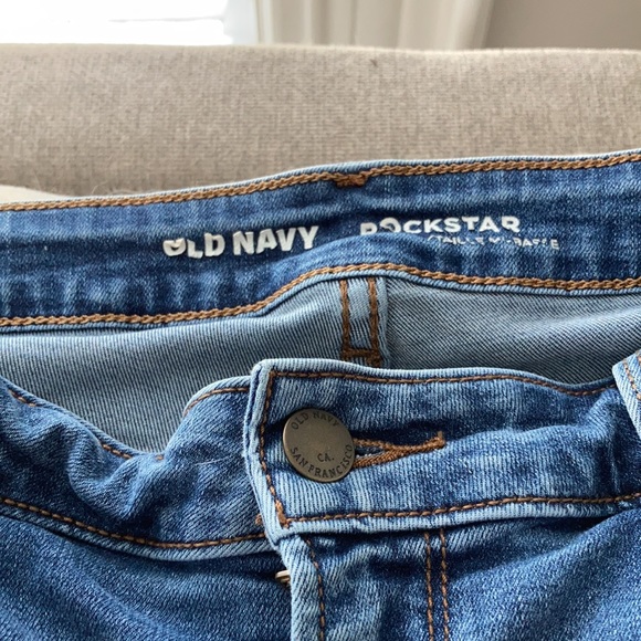 Old Navy Rockstar flower embroidered capris - Picture 4 of 6